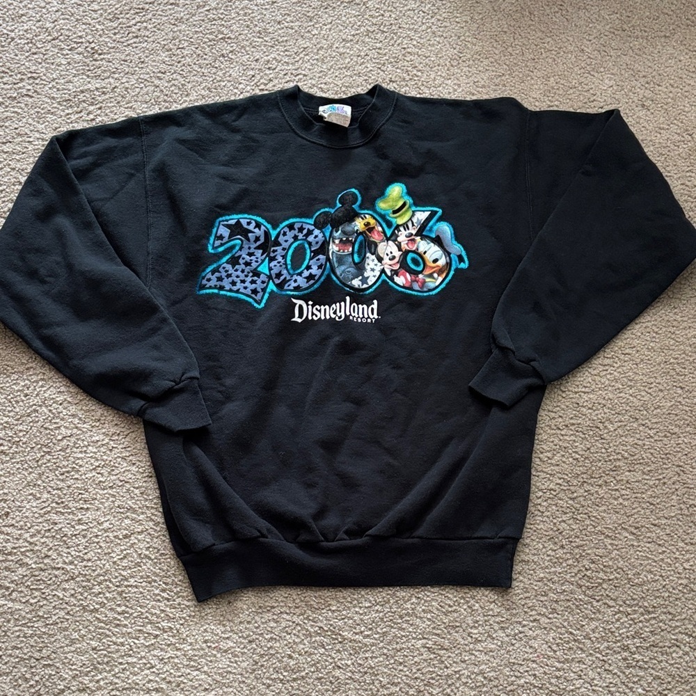 Disneyland Resort 2008 Black and Blue Graphic Women Crewneck Sweater size medium